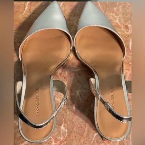Banana Republic. Sling back sliver pump